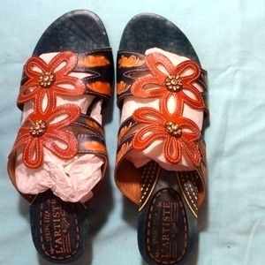 Beautiful Spring step L'Artiste heels